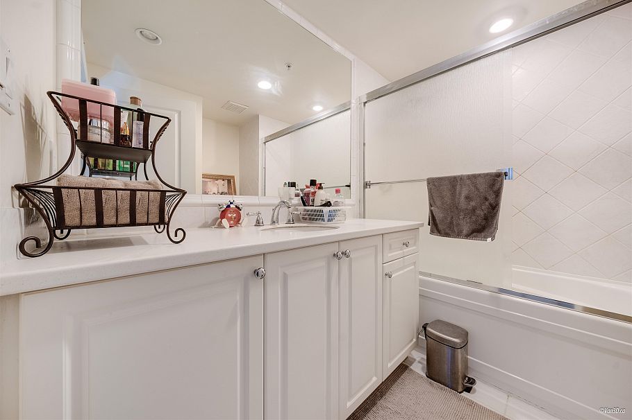 207 5770 OAK STREET Vancouver, BC - 5