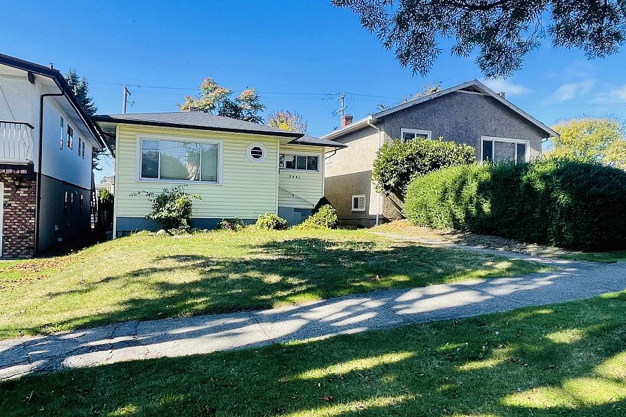 1091 Richelieu Avenue Vancouver, BC - 1