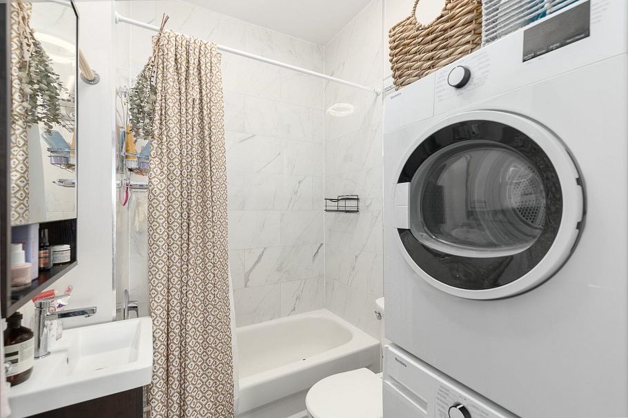 2414 E 5th Avenue Vancouver, BC - 2