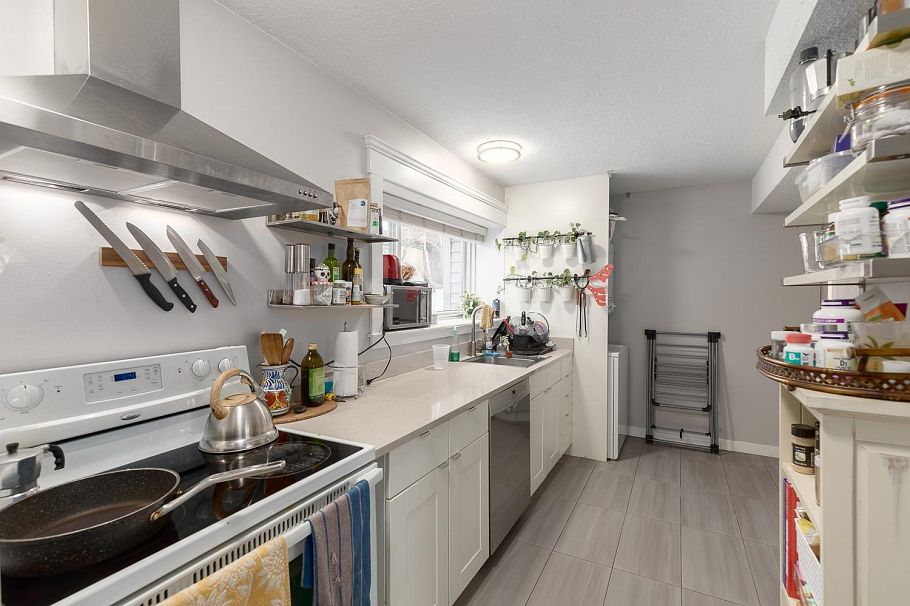 2414 E 5th Avenue Vancouver, BC - 8