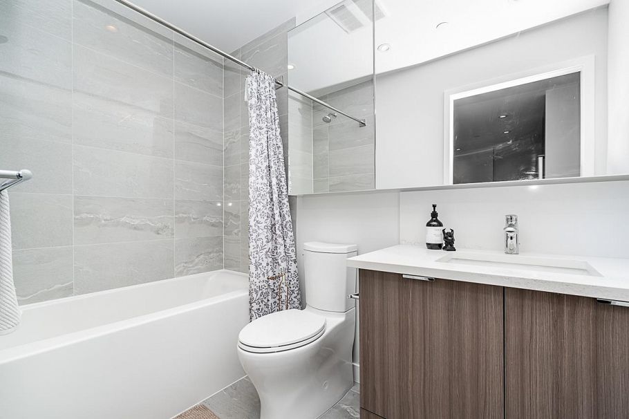 1702 3430 E Kent Avenue Vancouver, BC - 3