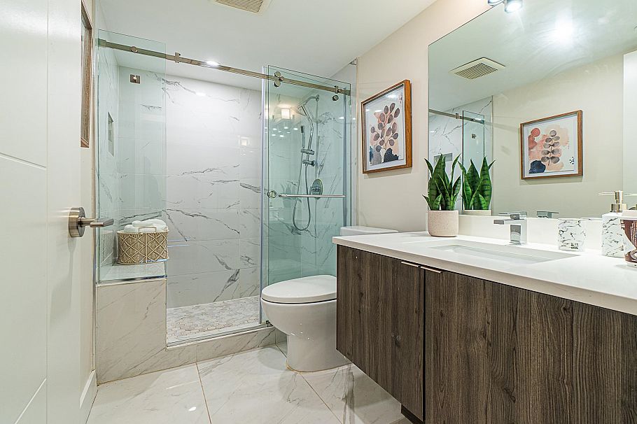 2405 888 Hamilton Street Vancouver, BC - 2