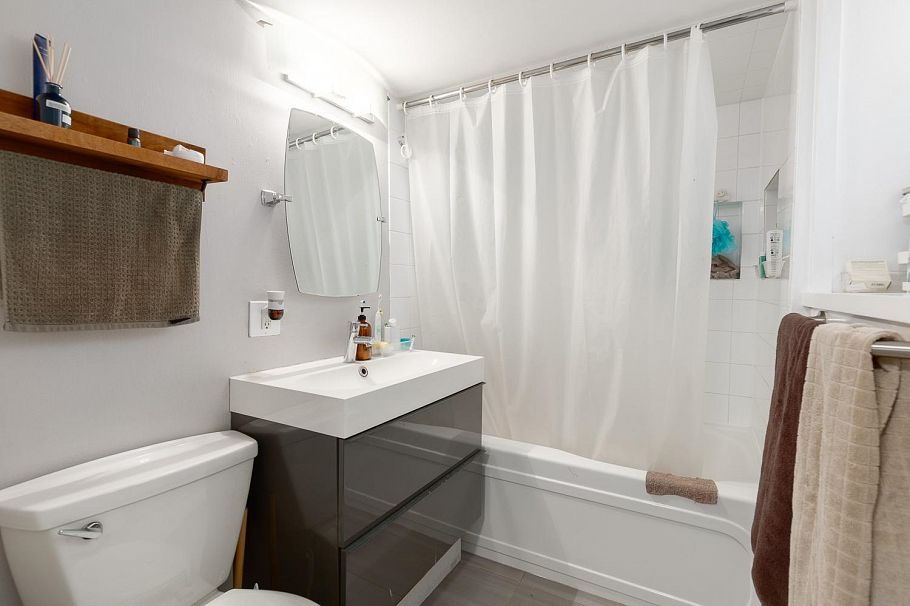 2414 E 5th Avenue Vancouver, BC - 11