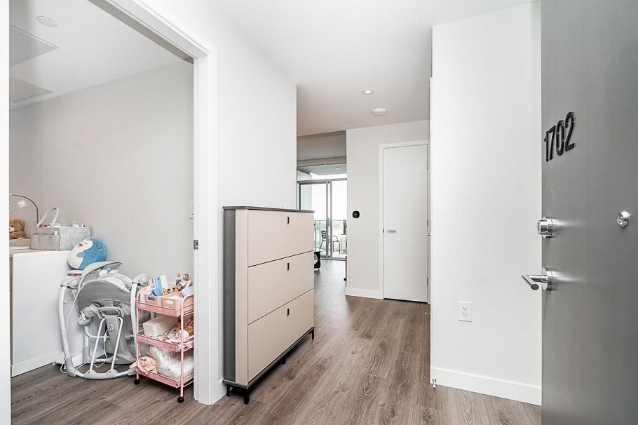 1702 3430 E Kent Avenue Vancouver, BC - 4