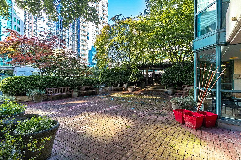 2405 888 Hamilton Street Vancouver, BC - 14