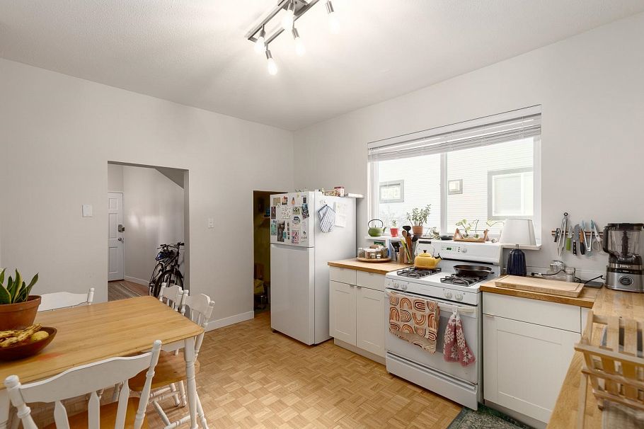 2414 E 5th Avenue Vancouver, BC - 35