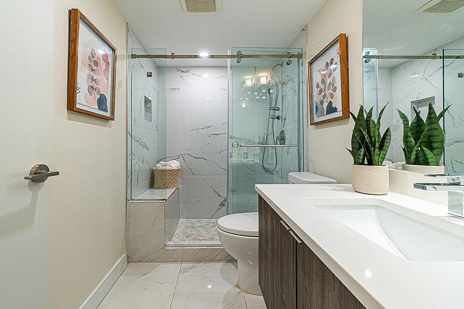 2405 888 Hamilton Street Vancouver, BC - 3