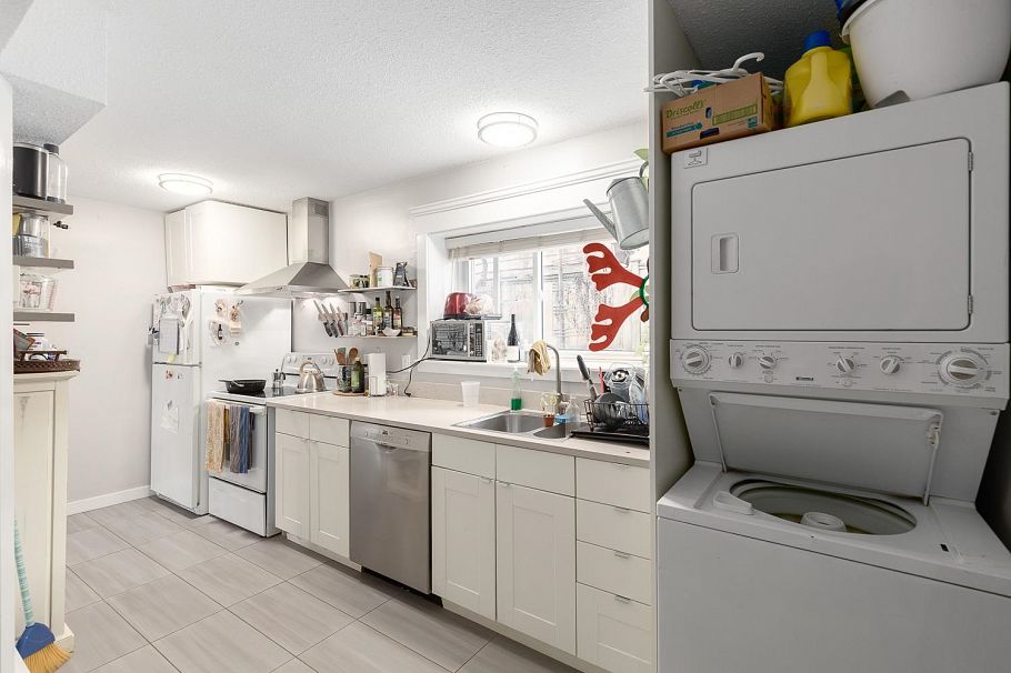 2414 E 5th Avenue Vancouver, BC - 9