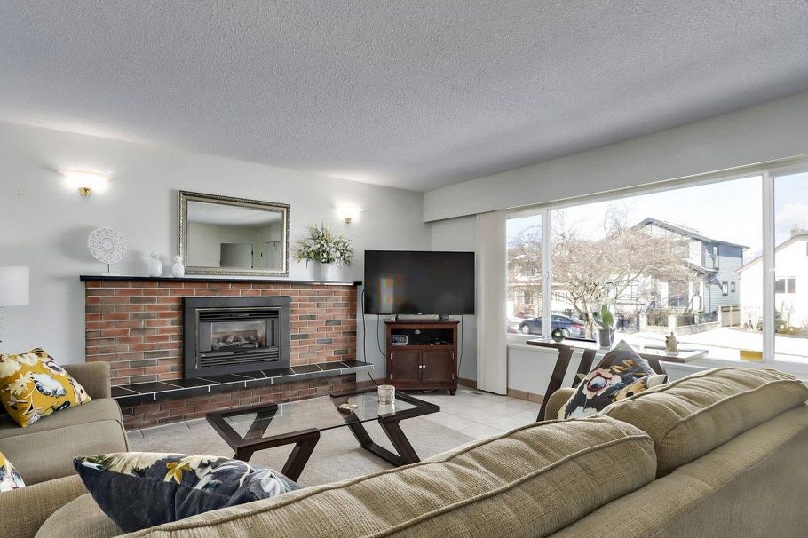 2542 E 3rd Avenue Vancouver, BC - 21