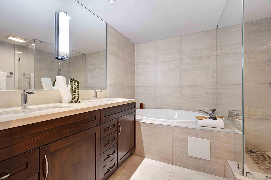 2302 1500 Howe Street Vancouver, BC - 18