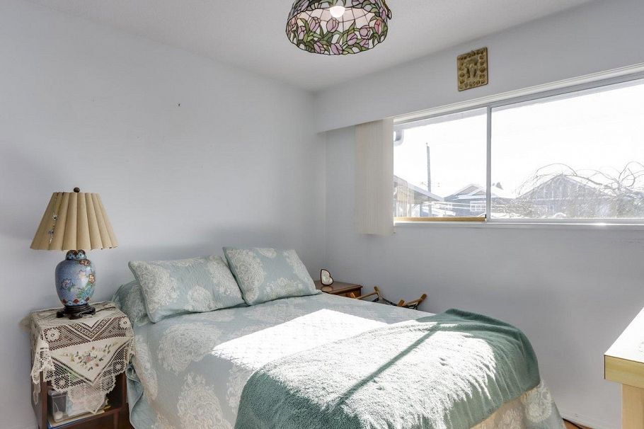 2542 E 3rd Avenue Vancouver, BC - 32