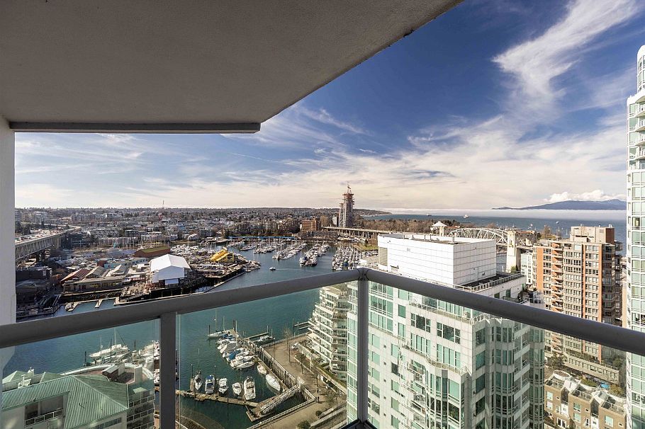 2302 1500 Howe Street Vancouver, BC - 4