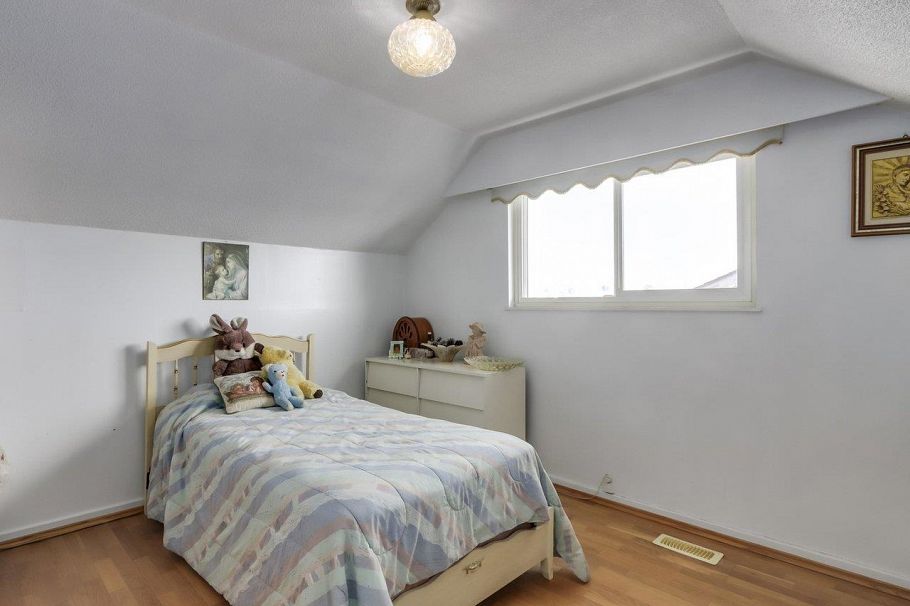 2542 E 3rd Avenue Vancouver, BC - 34