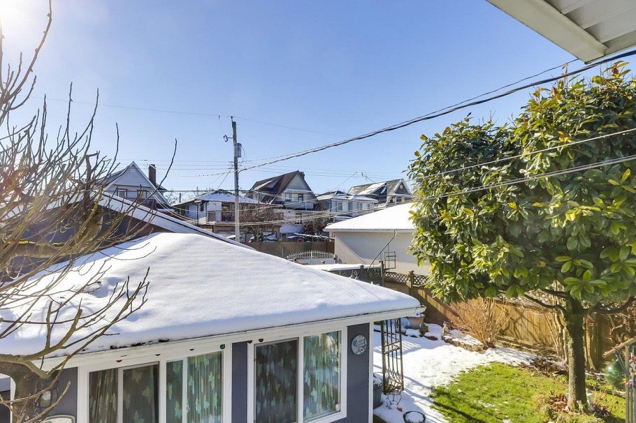 2542 E 3rd Avenue Vancouver, BC - 16