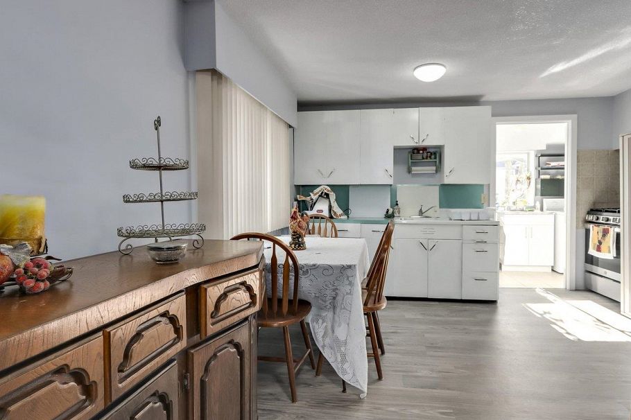 2542 E 3rd Avenue Vancouver, BC - 3