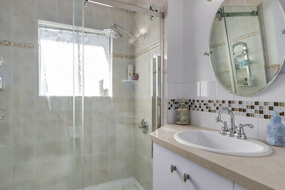 2542 E 3rd Avenue Vancouver, BC - 30