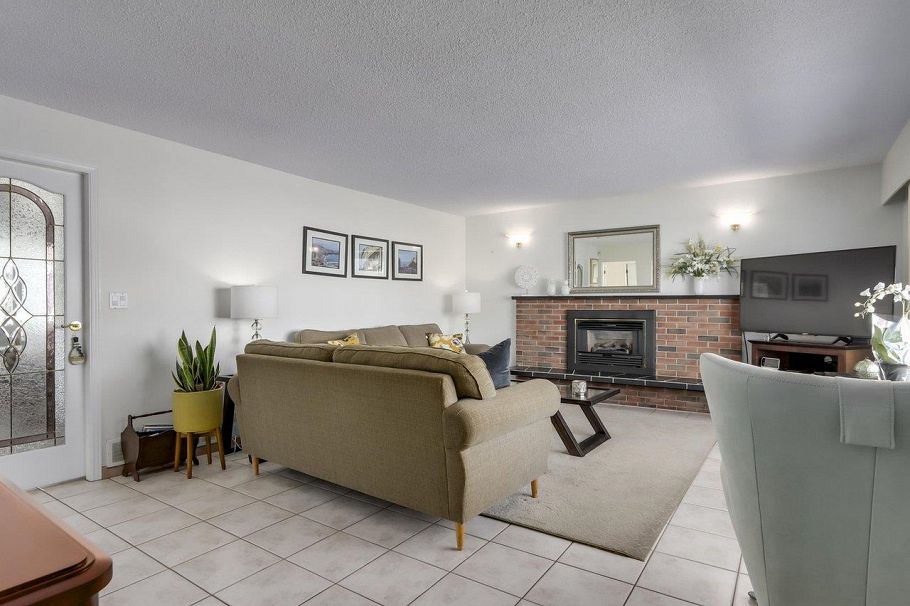 2542 E 3rd Avenue Vancouver, BC - 22