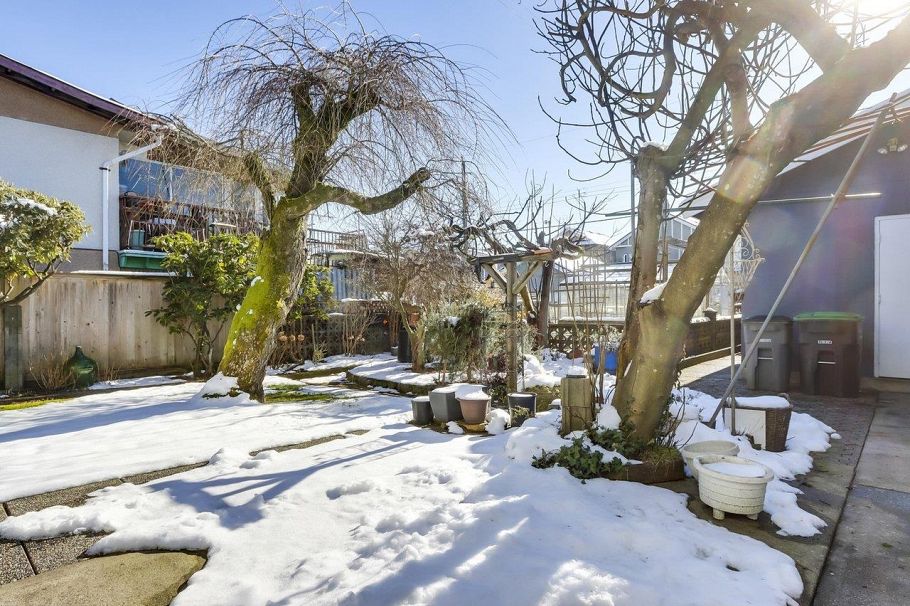 2542 E 3rd Avenue Vancouver, BC - 9