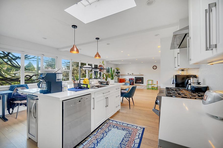 2505 William Avenue North Vancouver, BC - 5