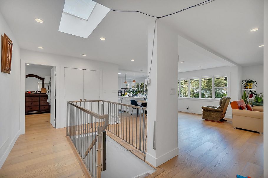 2505 William Avenue North Vancouver, BC - 35