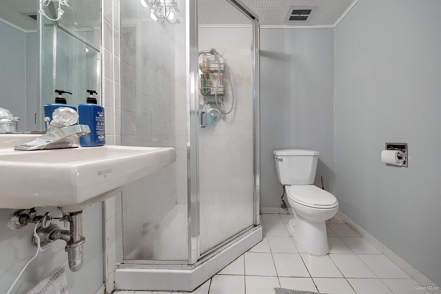 6891 E Heather Street Vancouver, BC - 11