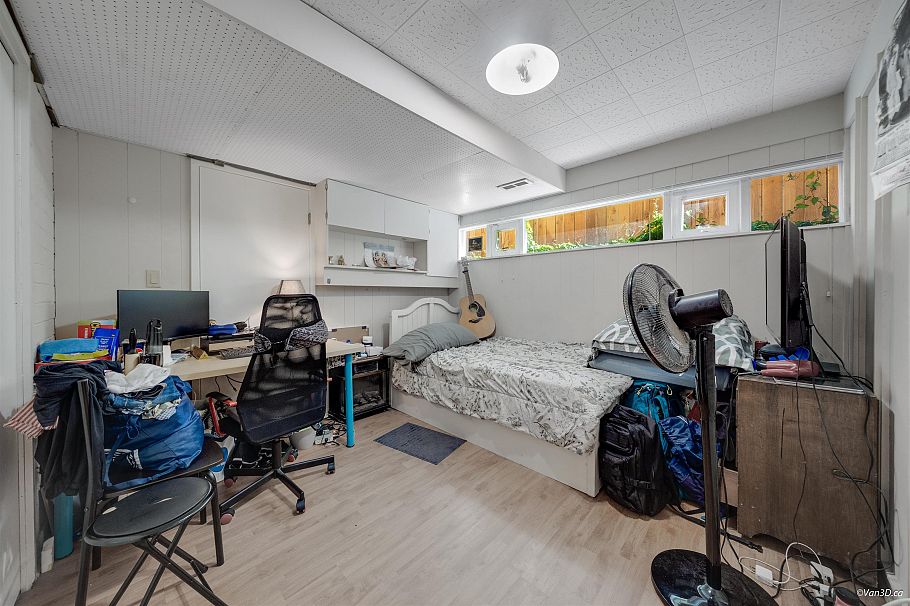 6891 E Heather Street Vancouver, BC - 2