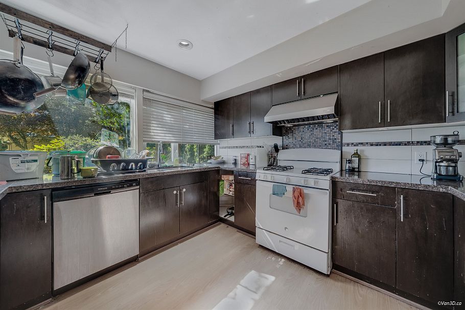 6891 E Heather Street Vancouver, BC - 38