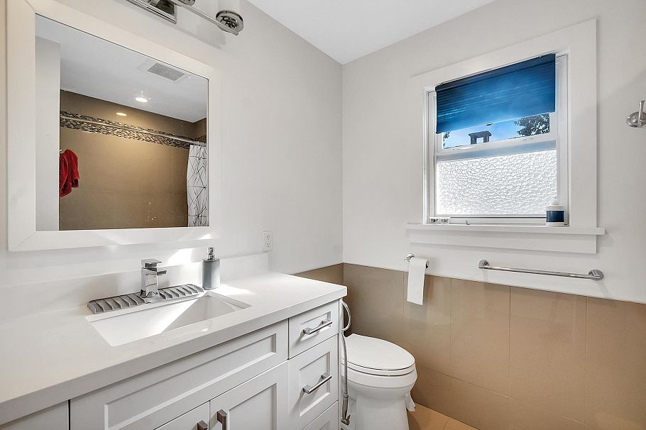 2505 William Avenue North Vancouver, BC - 14