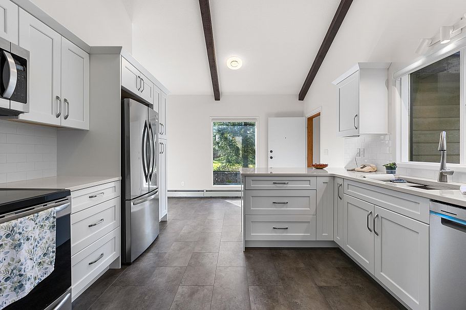 4278 W 12th Avenue Vancouver, BC - 28