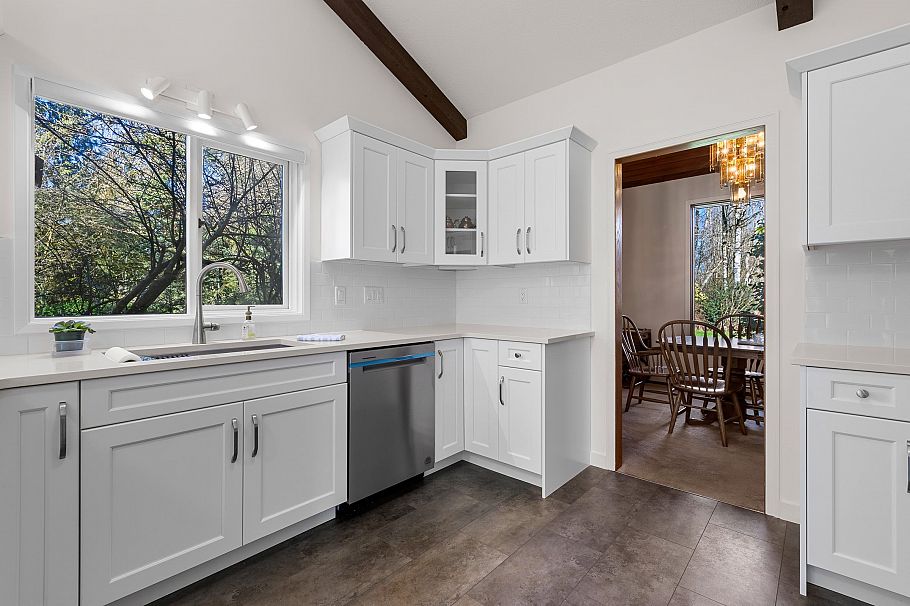 4278 W 12th Avenue Vancouver, BC - 29