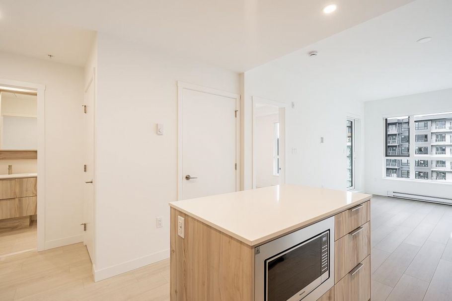 403 3596 Malsum Drive North Vancouver, BC - 8