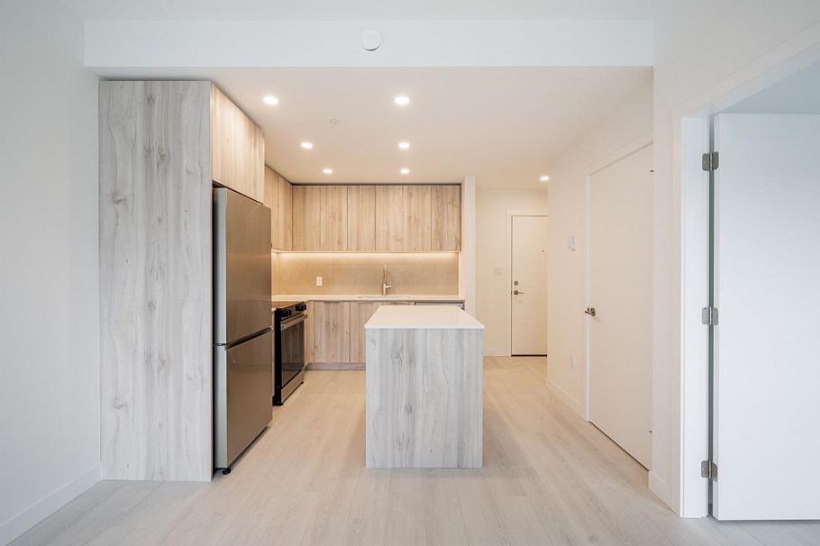 403 3596 Malsum Drive North Vancouver, BC - 12