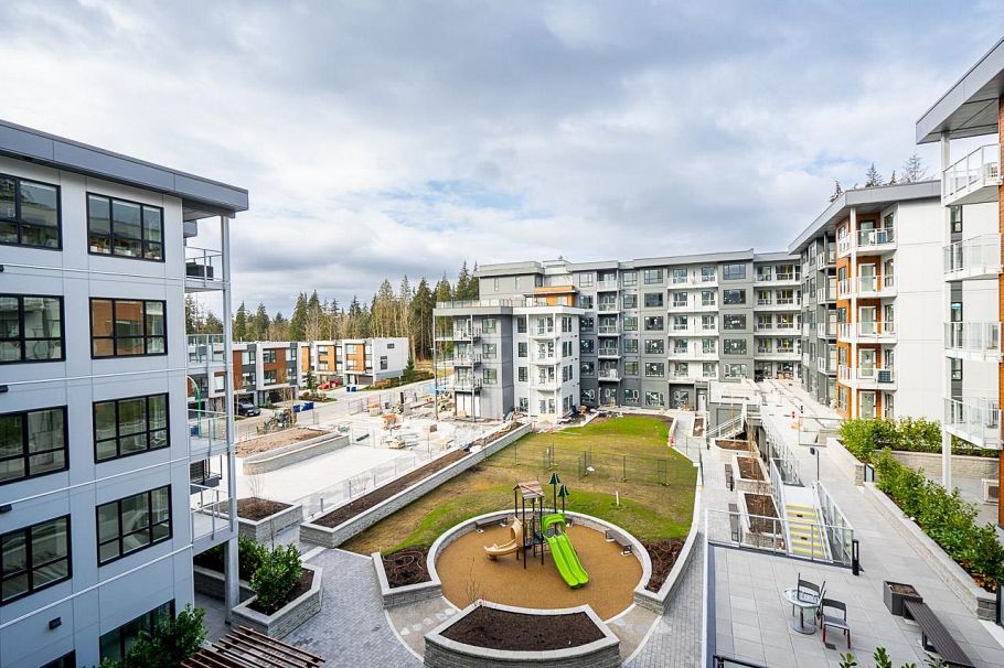 403 3596 Malsum Drive North Vancouver, BC - 28