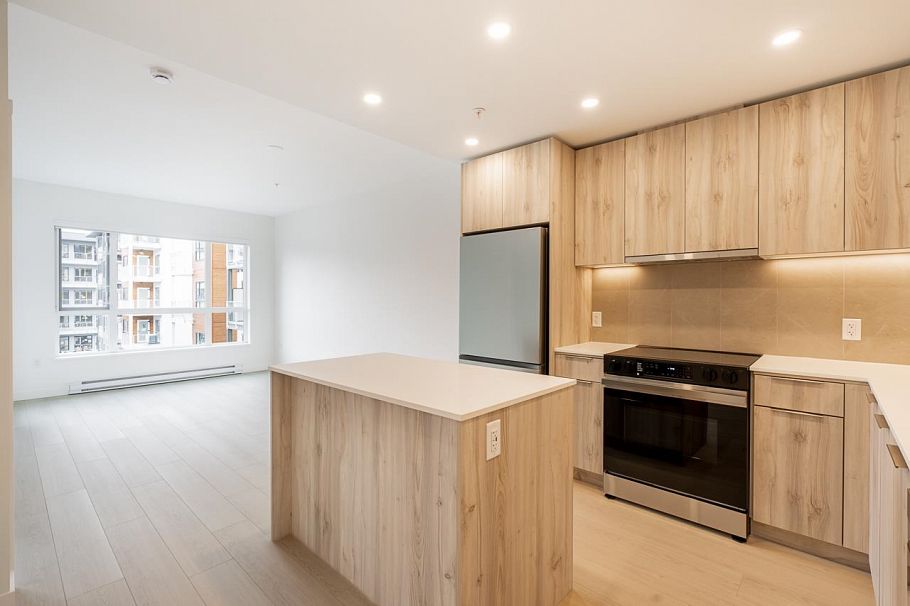 403 3596 Malsum Drive North Vancouver, BC - 1