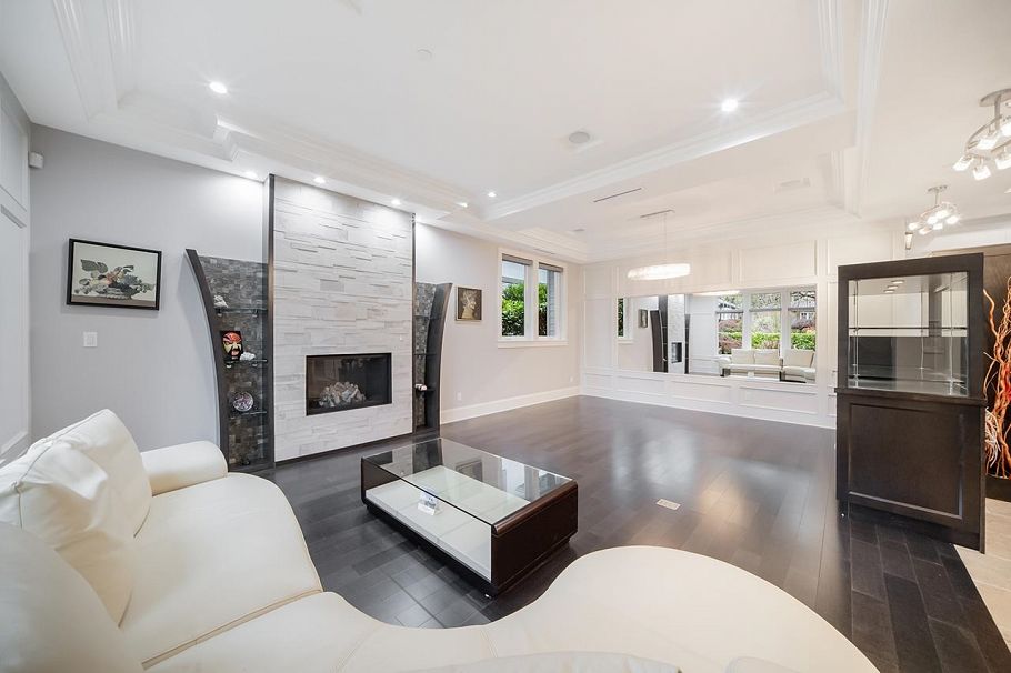 1420 W 53rd Avenue Vancouver, BC - 3