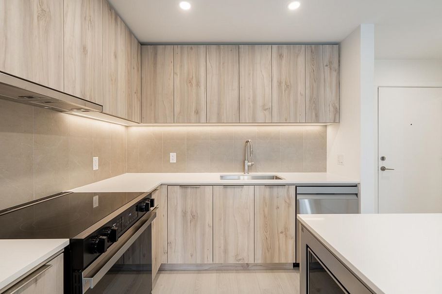 403 3596 Malsum Drive North Vancouver, BC - 10