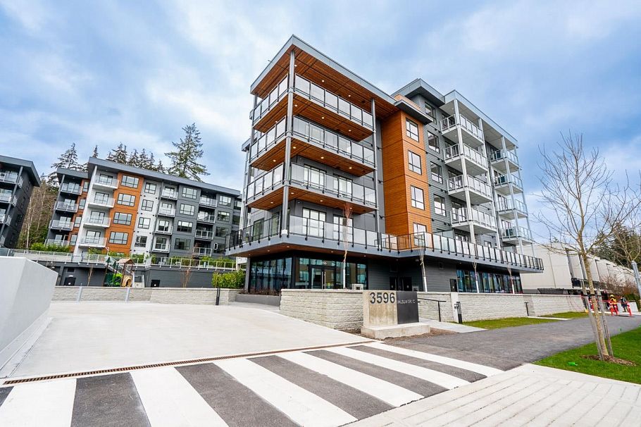 403 3596 Malsum Drive North Vancouver, BC - 2