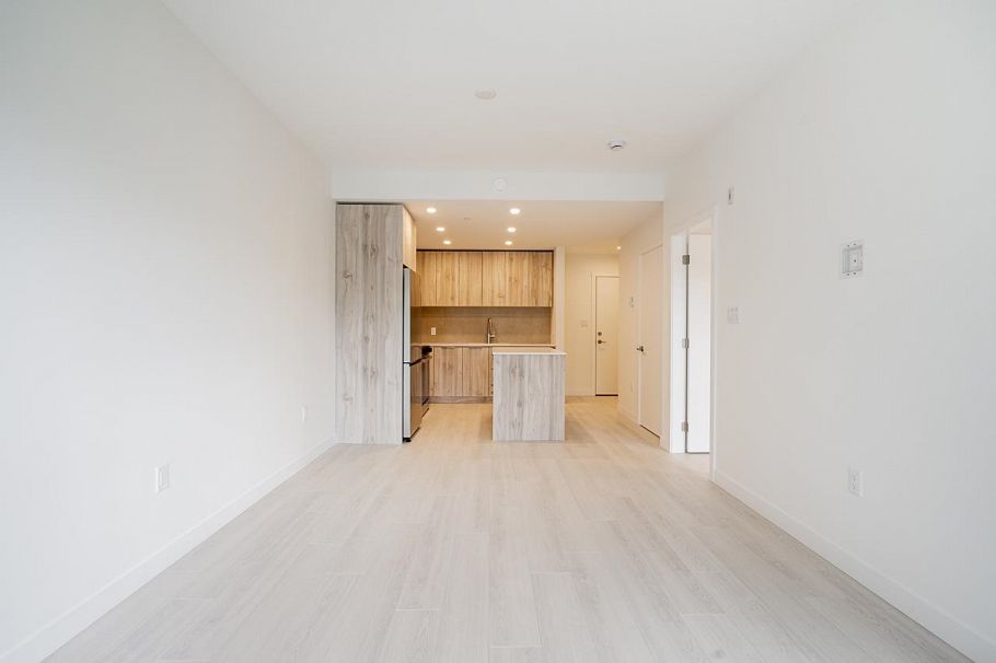 403 3596 Malsum Drive North Vancouver, BC - 16