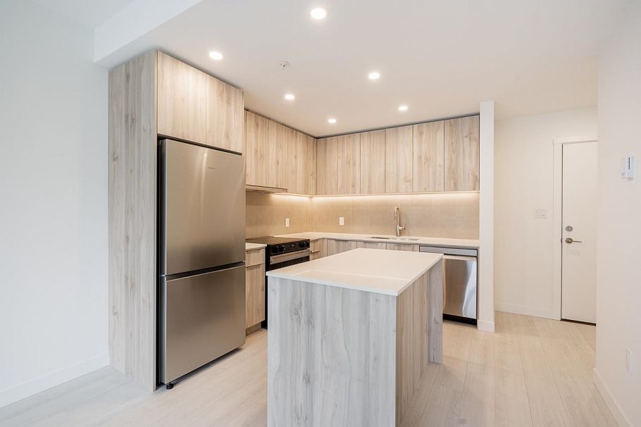 403 3596 Malsum Drive North Vancouver, BC - 9