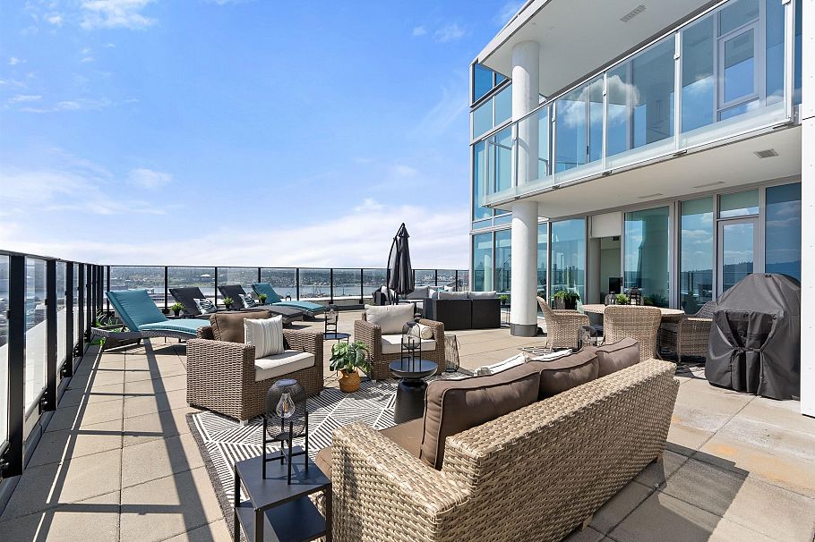 2602 1401 Hunter Street North Vancouver, BC - 1