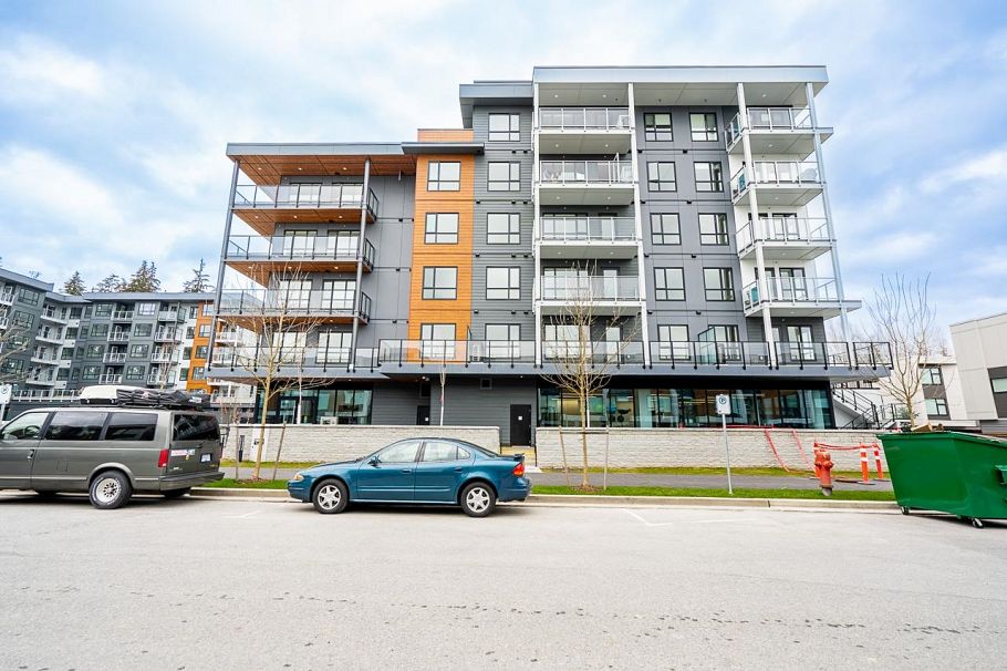 403 3596 Malsum Drive North Vancouver, BC - 3