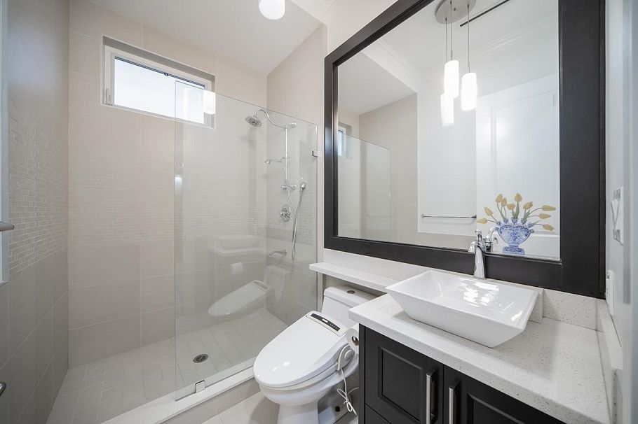 1420 W 53rd Avenue Vancouver, BC - 10