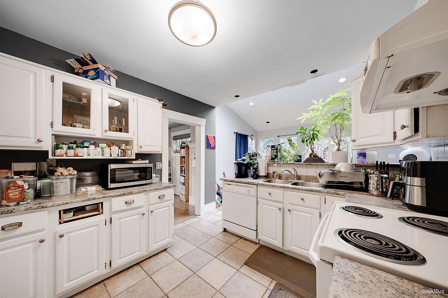 3531 W 37th Avenue Vancouver, BC - 9