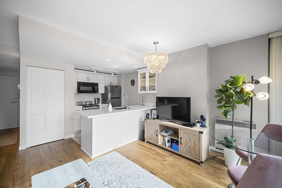 608 1331 W Georgia Street Vancouver, BC - 4