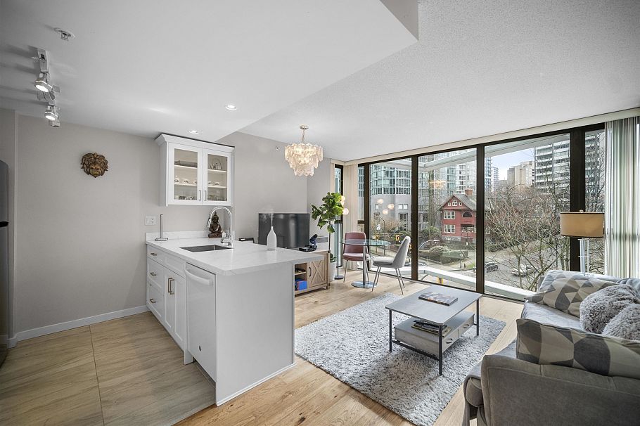 608 1331 W Georgia Street Vancouver, BC - 2