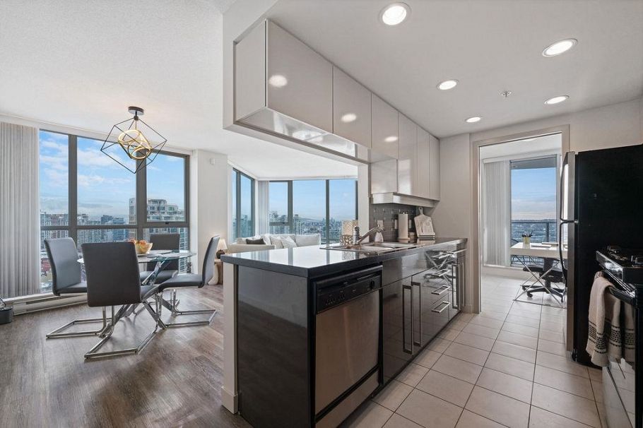 3107 1408 Strathmore Mews Vancouver, BC - 9