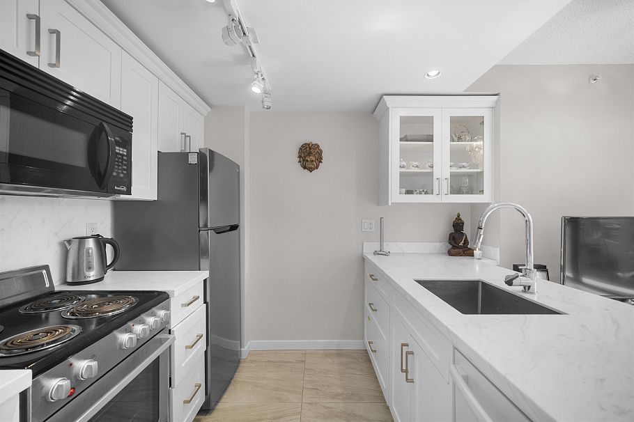608 1331 W Georgia Street Vancouver, BC - 7