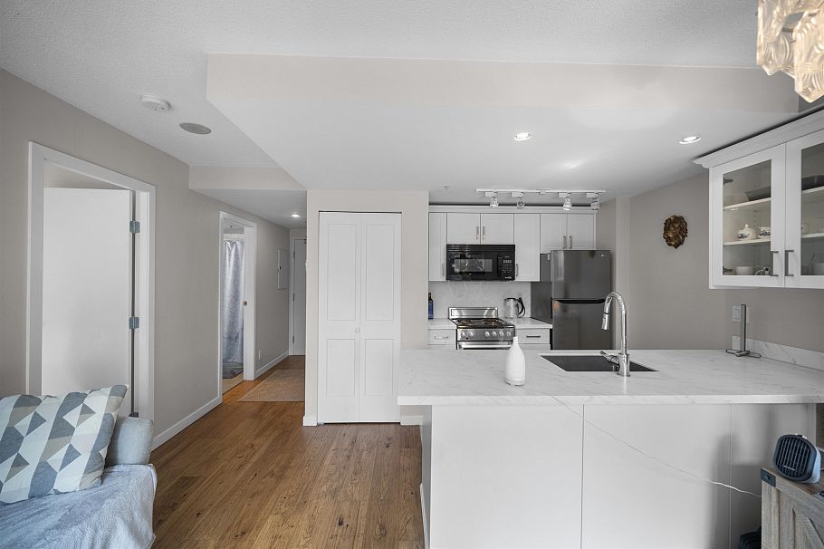 608 1331 W Georgia Street Vancouver, BC - 9