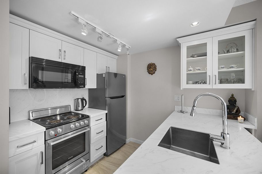 608 1331 W Georgia Street Vancouver, BC - 8