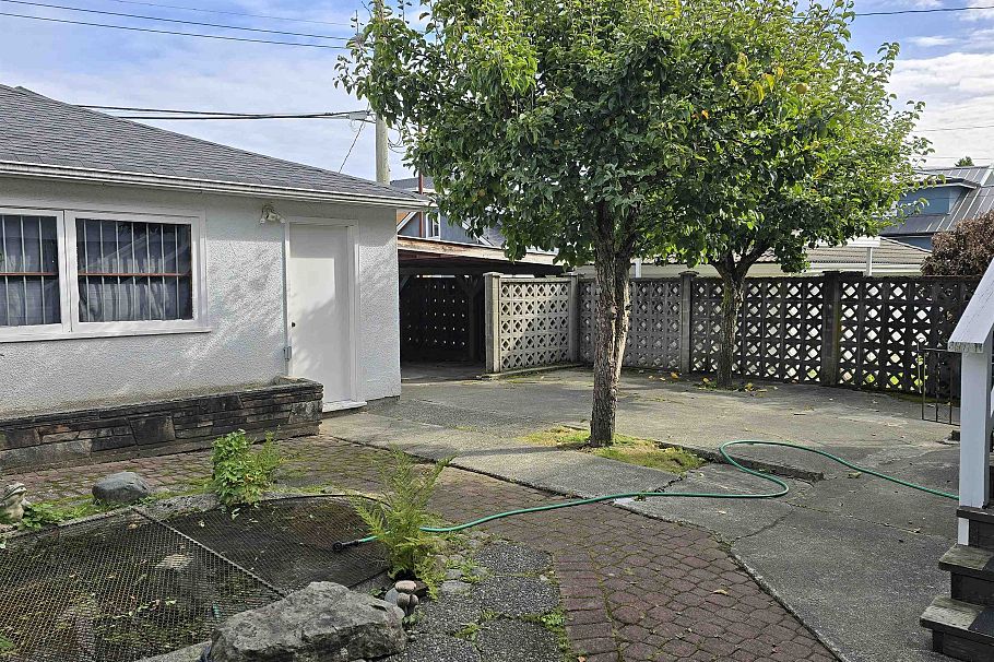 3369 Price Street Vancouver, BC - 2